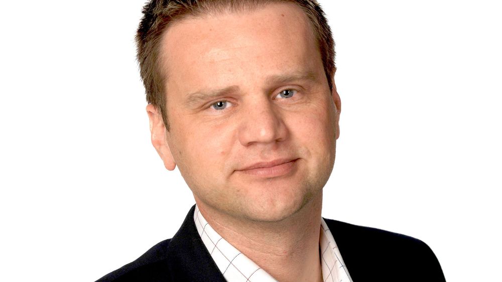 Enivest-sjef Nandor Helgheim mener Telenor må gi beskjed tre år før de kutter forbindelsen til sluttkundene ved utbygging av nye fibernoder.