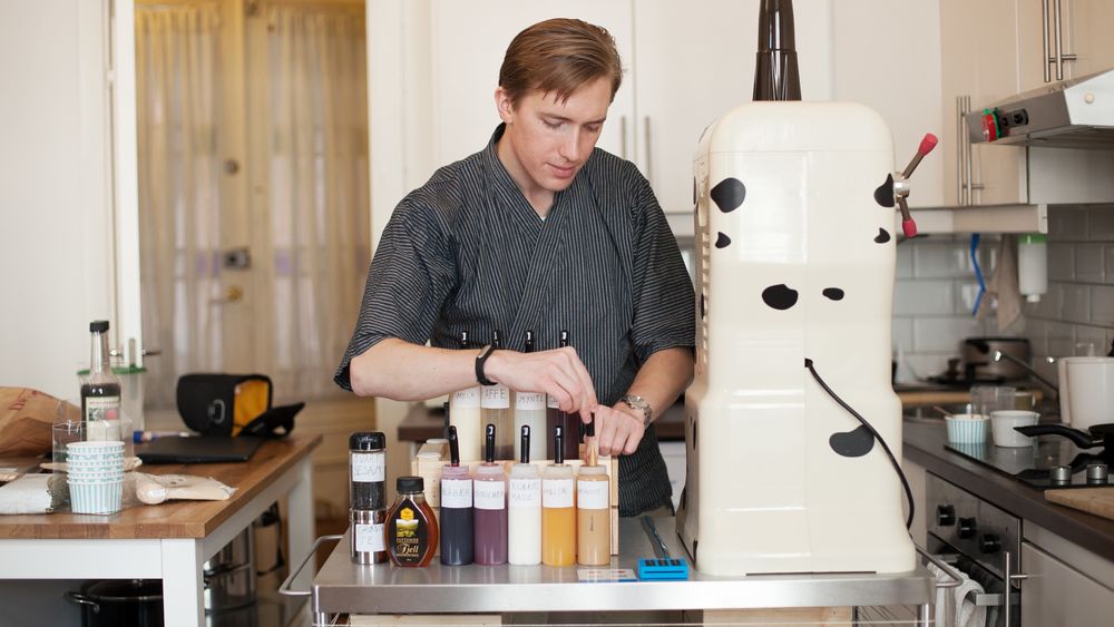 I høst fikk prosjektingeniør Erik Berge Hagen beskjed om at han ville miste jobben sin i Aker Solutions. Nå har han gjort fullstendig helomvending, og vil i sommer selge asiatisk shaveice på Youngstorget.