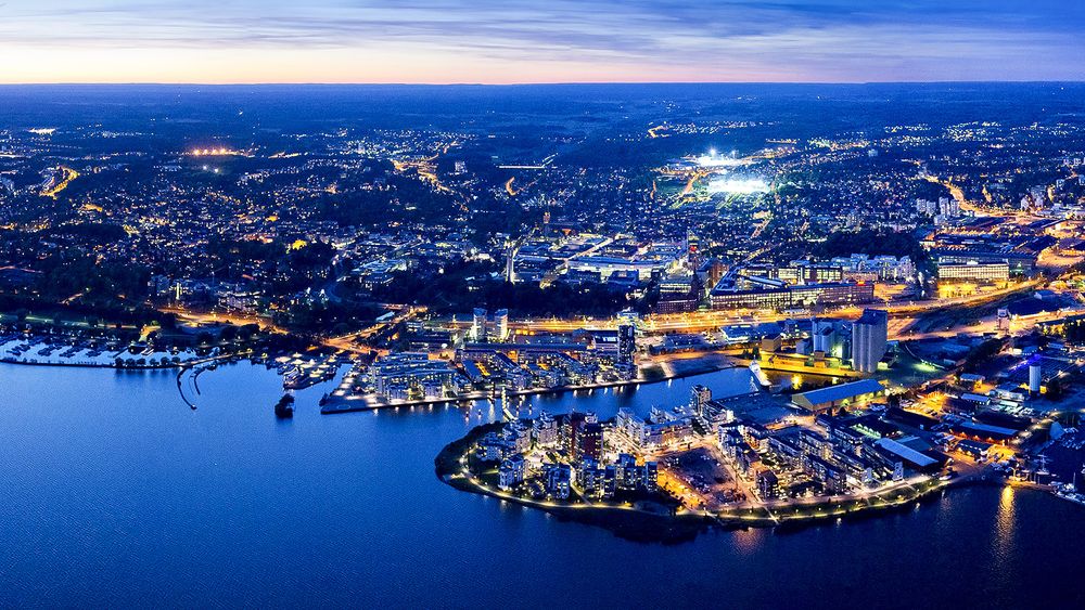 Langt framme: Smarte byer kan være så mangt, og det kan være vanskelig å finne det riktige startpunktet for å introdusere intelligente systemer for byer. I Västerås pøser de på med sensorer og slår sammen 97 ulike kontrollrom. Det skal blir fundamentet for smarte Västerås. Bidragsyter Roar Smelhus har tips til andre byer som vil bli smartere.