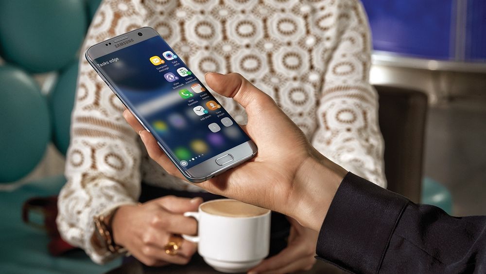 Salget av blant annet Samsung Galaxy S7 Edge bidrar til økt overskudd for Samsung.