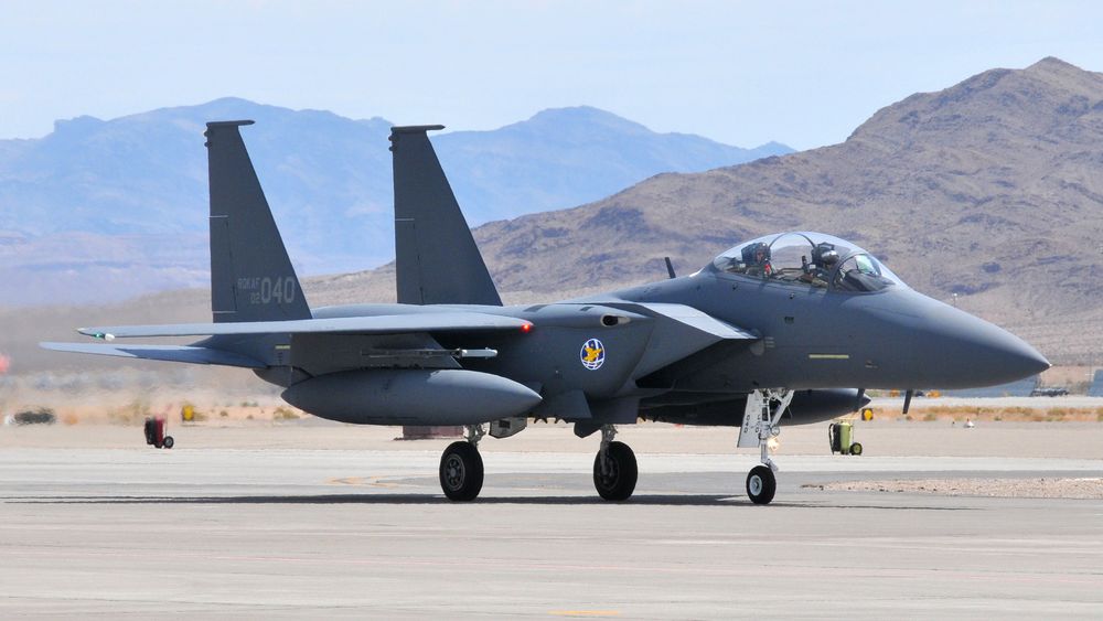 Sørkoreansk F-15K Slam Eagle jagerfly lander ved Nellis AFB i Nevada i 2008.