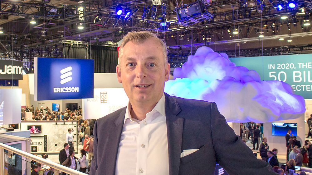 Teknisk direktør Ulf Ewaldsson i Ericsson skal sammen med sine kolleger i Deutsche Telekom og SK Telecom teste 5G mellom Sør-Korea og Tyskland. Her er han fotografert under Mobile World Congress i februar, der samarbeidsavtalen mellom de tre ble signert.