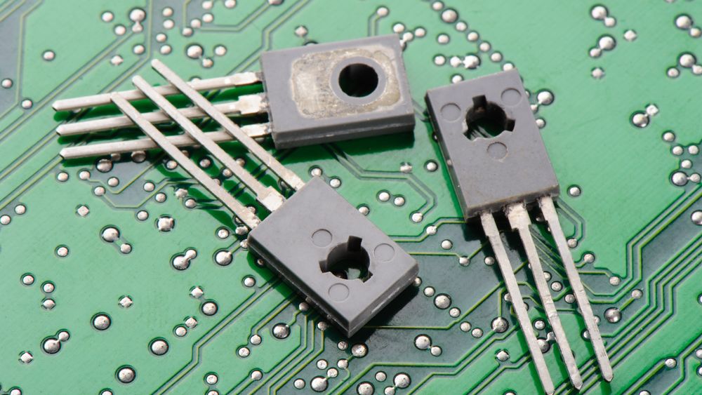 Transistorer kommer i mange størrelser og varianter. De som brukes i integrerte kretser er nødvendigvis langt mindre enn disse.