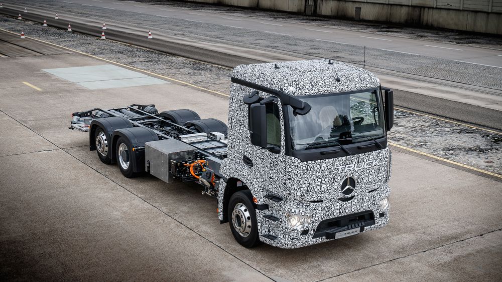 Daimler utvikler sin første tunge lastebil på batteridrift. Den skal ha en rekkevidde på 200 kilometer.
