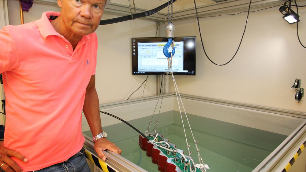 Våtlab: Her testes ekkolodd i et lite basseng etter innstøping av elektronikk. Fosstechs største kunde er Kongsberg Gruppen.