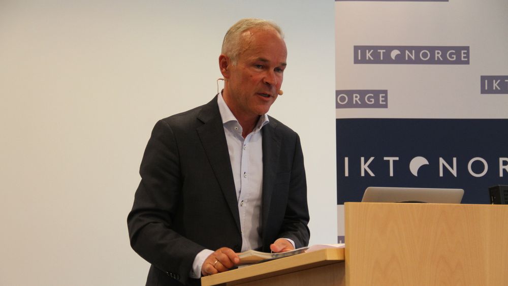 Jan Tore Sanner sier det offentlige kan bli bedre på digitalisering og IT-tjenester.
