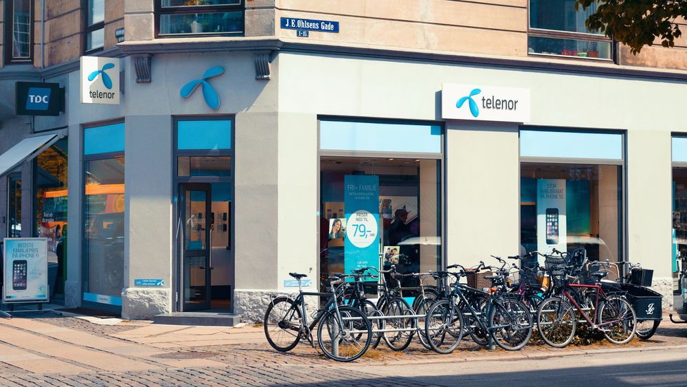Telenor legger ned fem butikker og sier opp 79 ansatte i Danmark.
