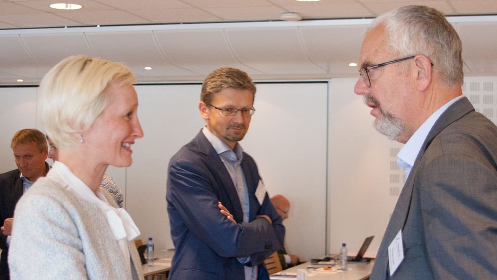 Tidligere prosjektleder for det britiske nødnettet hos BTs mobiloperatør EE, Inge Hansen, i samtale med Tor Helge Lyngstøl i Direktoratet for samfunnsikkerhet og beredskap høsten 2016. 