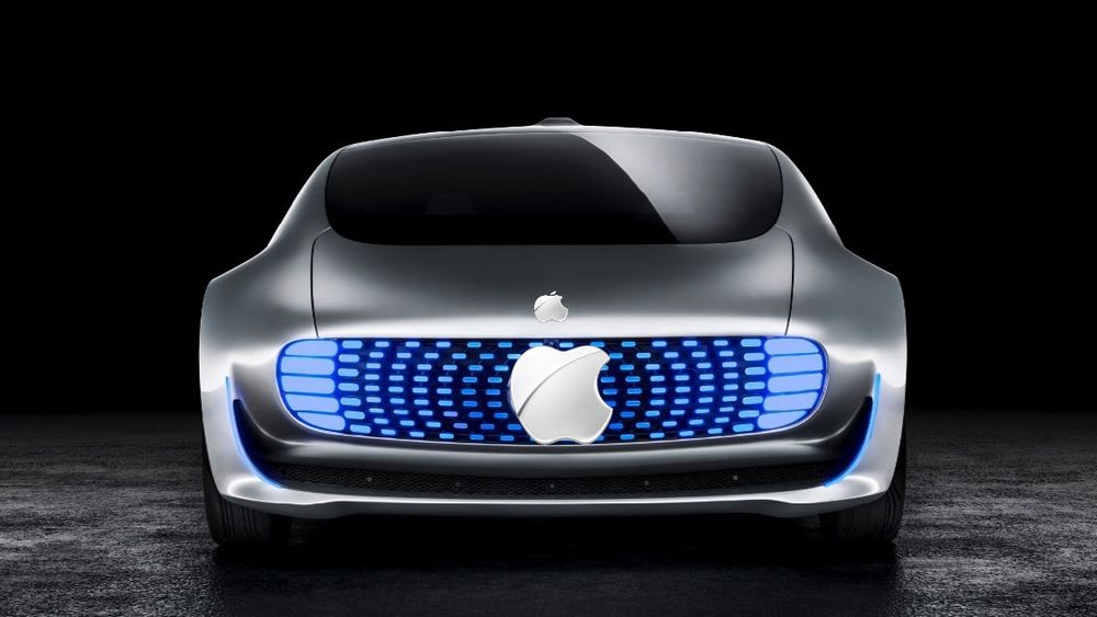 Hvordan Apples egne elbil ser ut, er det ingen andre enn Apple som vet. Bildet viser en Mercedes-Benz-elbil med Apple-logo.