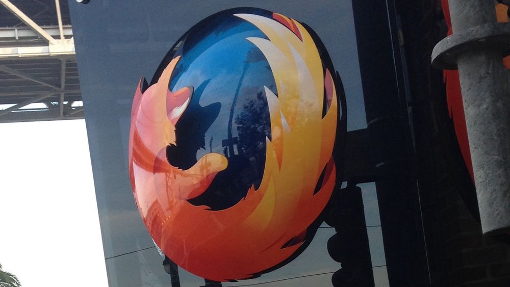 Mozilla fjerner webteknologi fra Firefox som webutviklere nesten bare bruker til sporing av brukerne. Bildet viser et Firefox-monument i San Francisco.