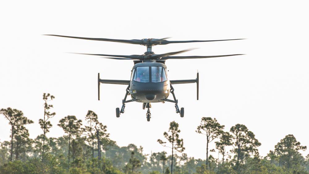S-97 Raider i lufta over Sikorky Aircrafts testanlegg i West Palm Beach i Florida.
