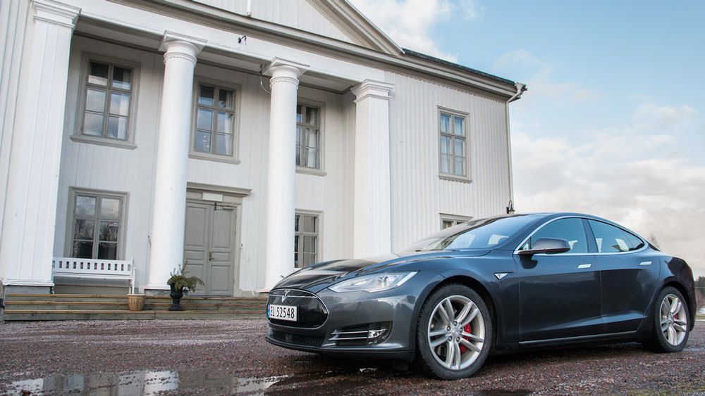 Neste mandag møter Tesla 10 skuffede eiere av Model S P85D i Oslo tingrett. De ti eierne krever hver 129.700 kroner i prisavslag, fordi de mener bilen har for lav effekt.