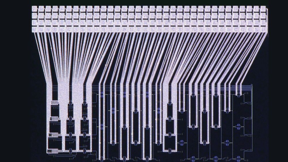 HP Labs' optiske prosessor har 1052 optiske komponenter.