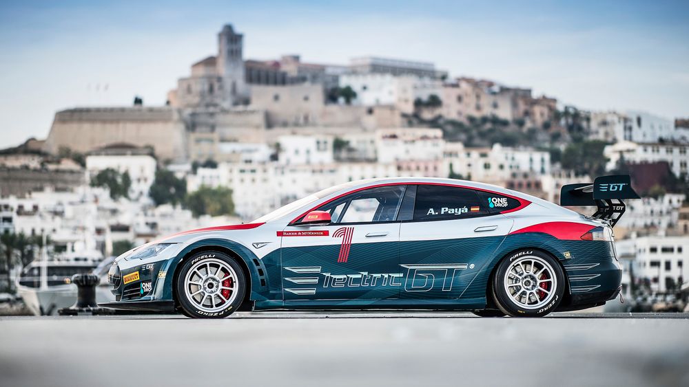 Dette er første versjon av Tesla GT da den ble vist fram i 2016.
