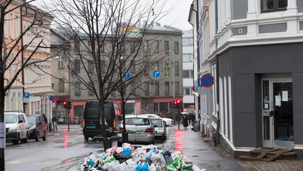 Etter at Oslo fikk ny leverandør av renovasjons tjenester har har den nye leverandøren hatt store problemer med å få hentet avfallet.