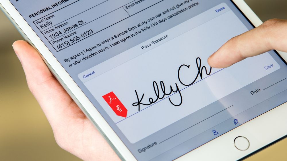 To av Adobes produkter har allerede fått støtte for en kommende, åpen standard for nettskybaserte, digitale signaturer.