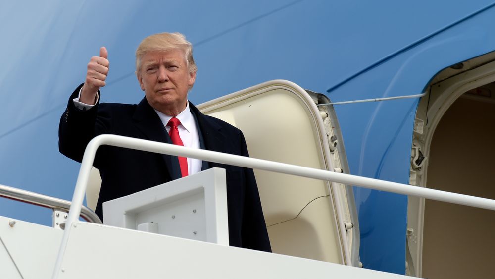 Signalene fra USAs president Donald Trump har satt de amerikanske skyleverandørene i en vanskelig situasjon, mener kronikkforfatterne.