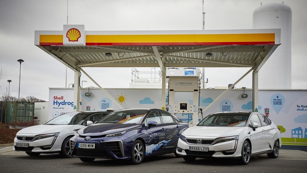 Fra åpningen av en hydrogenstasjon fra Shell i Storbritannia tidligere i år. Det er ITM Power som leverer disse stasjonene.