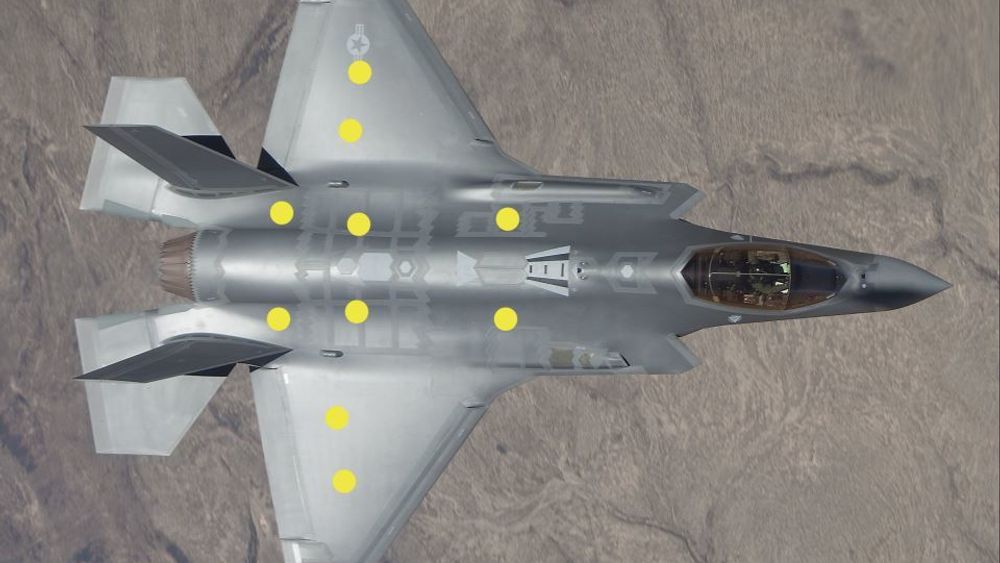Elektronikkhyllene til norske Techni befinner seg ved de gule prikkene. Horten-bedriften er en av få som leverer til kampflyprogrammet. Norge bruker 71,5 milliarder på F-35 anskaffelsen.
