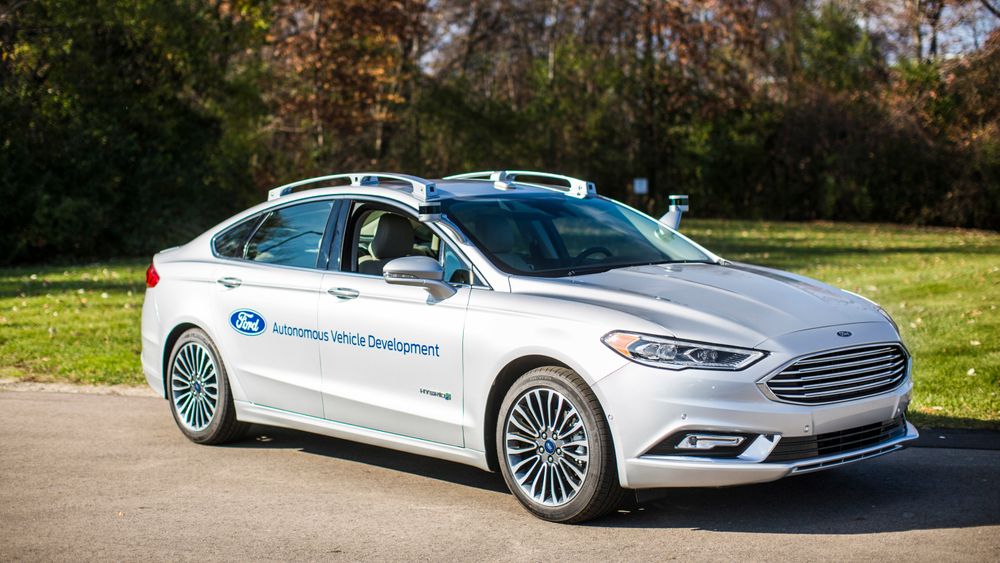 Ford viste i desember frem sitt nyeste utviklingskjøretøy for autonom teknologi, basert på modellen Fusion hybrid, bedre kjent som Mondeo i Europa. (Foto: Ford Motor Company)