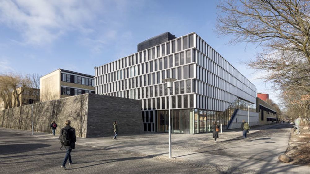 Her ved avdelingen for fotonik ved Danmarks Tekniske Universitet (DTU) er mye av arbeidet med den nye fiberteknologien utført.