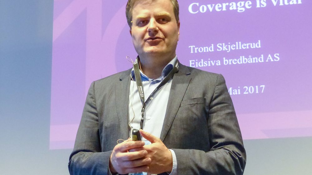 Eidsiva-sjef Trond Skjellerud har meldt selskapet inn i Fiberforening.no, som er navnet på den "nye" Fiberforeningen. Her taler han på et møte i mørk fiber-sammenslutningen Easy Fibre i mai i år.