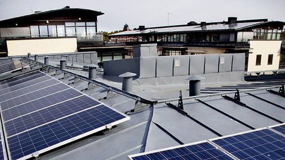 Solceller på taket av bygningene kobles mot et likestrømsnett mellom flere boliger, slik at overskuddsenergien kan utnyttes bedre.