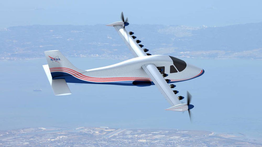 Nasas elektriske fly ved navn X-57 har ennå ikke vært i lufta, men det forventes at de kommer på vingene i 2017. Legg merke til de smale vingene: Ved å sette en rekke propeller langs vingen blir det mindre turbulens på overflaten av vingen, og den blir dermed mer effektiv. Dermed kan selve vingen gjøres smalere.