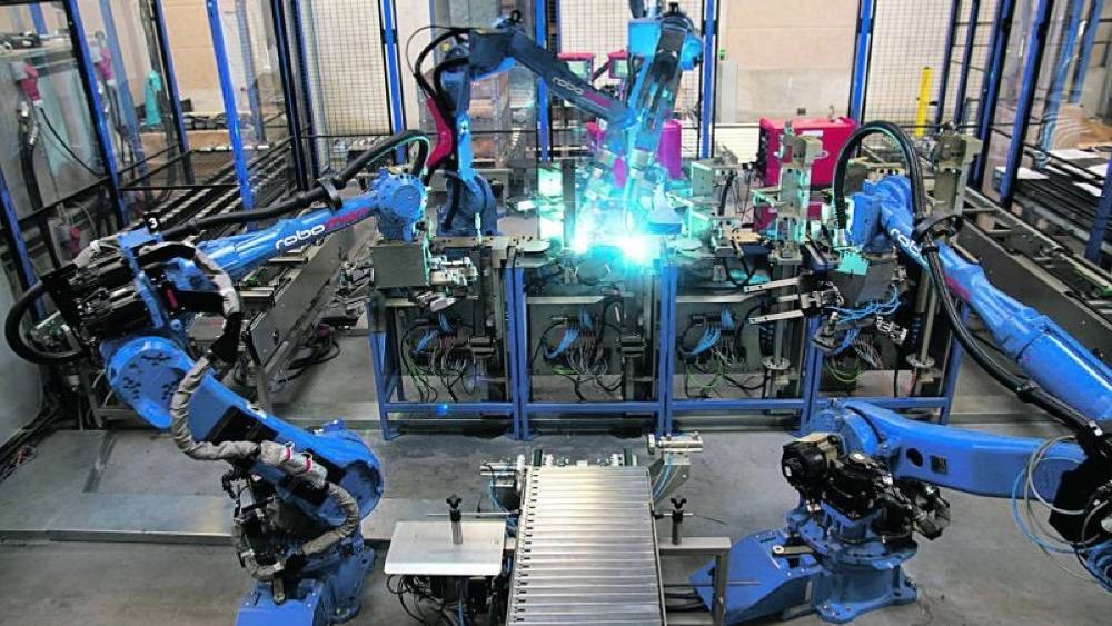 Til sammen sier 39 prosent at de tror roboter kan overta hele eller deler av jobben deres, skriver Avisenes Nyhetsbyrå. 57 prosent ser ikke for seg at de kan erstattes av en maskin, mot 68 prosent for et år siden. 