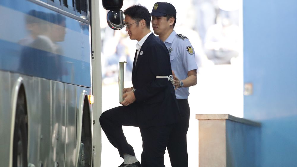 Samsung-arving Lee Jae-yong er dømt til fem års fengsel.