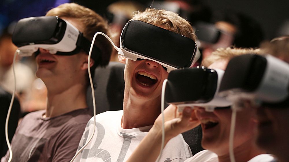 Spillere som deltok på Gamescom-messen 17. august i Cologne, Tyskland, med VR-briller. Kombinasjonen av presisjon og passende selvtillit gjør at dataspillerne på papiret ser ut til å være den best egnede gruppen til å fly droner, siden de oftest tar de beste avgjørelsene, konkluderer en ny undersøkelse.