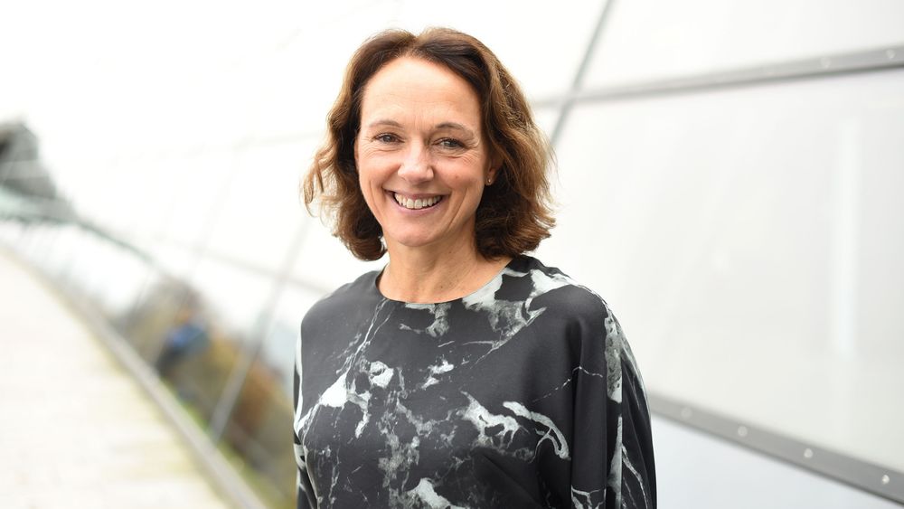 Birgit Bjørnsen er leder for fastnettvirksomheten i Telenor Norge. De koblet opp 12.000 nye fiberkunder i fjerde kvartal, men klarer ikke kompensere for bortfallet av inntekter fra kobbernettet.