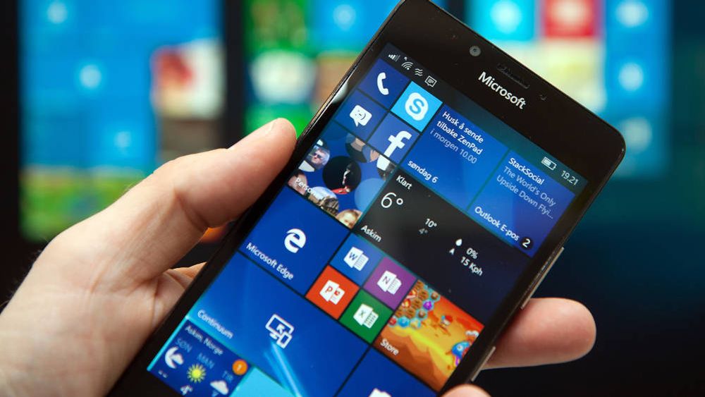 Lumia-serien er død og det er lenge siden Microsoft lanserte en ny mobil. Bildet viser en Lumia 950, som kom i 2015.
