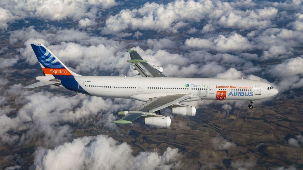 Yttervingene på dette A340-300-flyet har nye laminærstrømvinger.