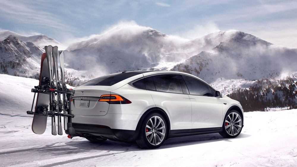 Det ser ikke ut til å komme en ny avgift for tunge elbiler, som Tesla Model X.