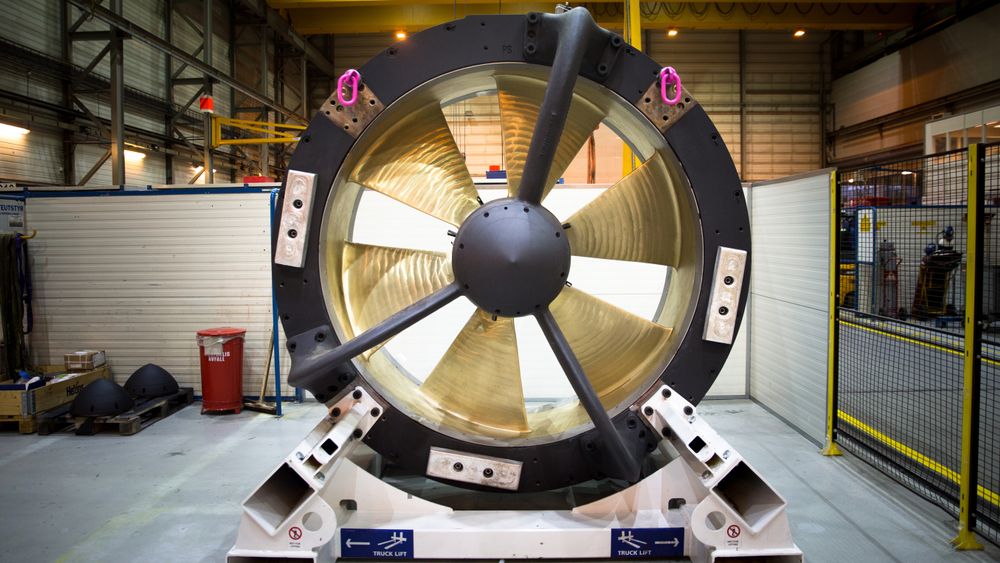 Tunnelthruster med permanentmagnetmotor. Statoren ligger i ringen rundt og selve propellen er rotor.