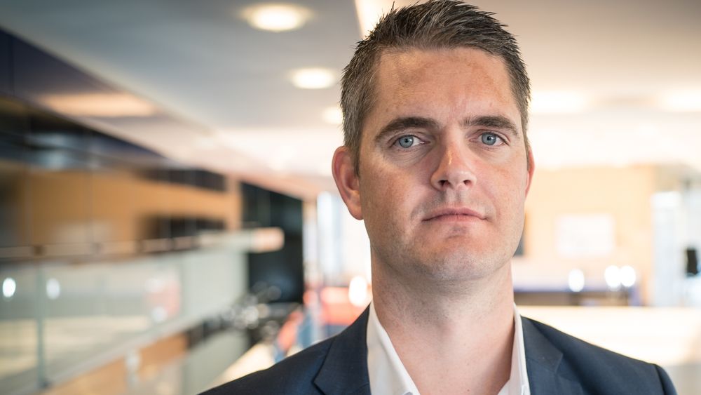 Tore Byberg er styreleder i Hello. Han mener det er eierne, ikke han, som må svare på spørsmål om selskapets framtid.