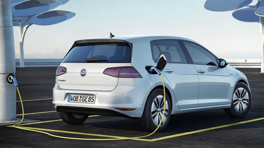 På knappe to måneder er det registrert nesten 1500 nye VW e-Golf i Norge.