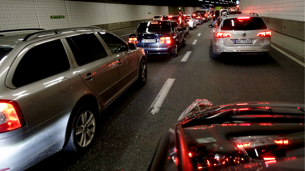Ferieutfart og tett trafikk i Operatunnelen i Oslo fredag ettermiddag.