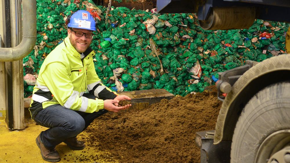 Nytt råstoff: overingeniør Espen Govasmark i Energigjenvinningsetaten i Oslo Kommune gleder seg over at de nå kan begynne å ta inn husdyrgjødsel i fermenteringsanlegget på Nes.