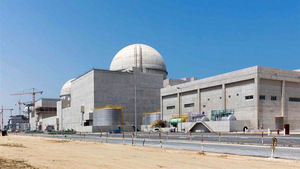 Dette udaterte bildet viser et atomkraftanlegg under oppføring i ørkenen vest for Abu Dhabi, De forente arabiske emirater. Det er ikke kjent hva slags industrielt anlegg skadevaren har angrepet, men Triconex skal være i bruk i atomanlegg, i tillegg til blant annet olje- og gassinstallasjoner.