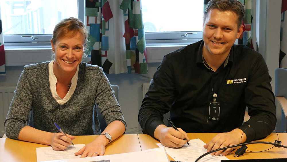 Statens vegvesen har denne uken skrevet kontrakt med Morgedal Entreprenør AS for tredje gang i år for arbeid på E134. Daglig leder Rune Landsverk og prosjektleder Helene Byre signerte kontrakten.