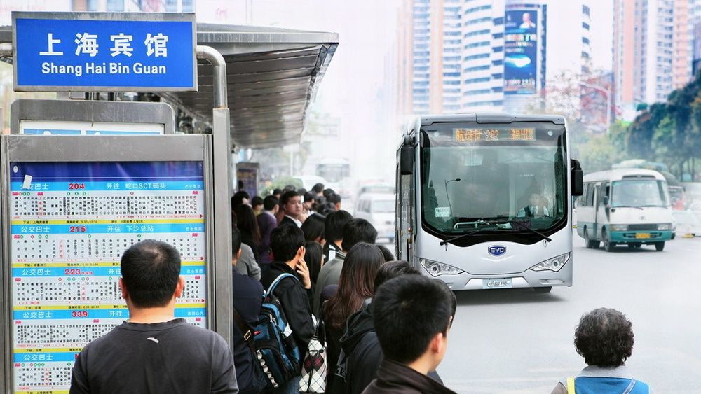 En elbuss fra BYD på linje 202 i Shenzhen i 2011.