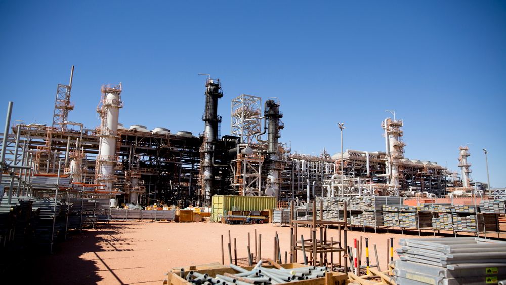 Fem Statoil-ansatte ble drept ved In Amenas. Nylig inngikk selskapet kontrakt om å forlenge sitt engasjement i Algerie.