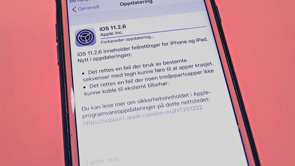 Ved å oppdatere iOS til versjon 11.2.6, blir den omtalte feilen fjernet fra operativsystemet.