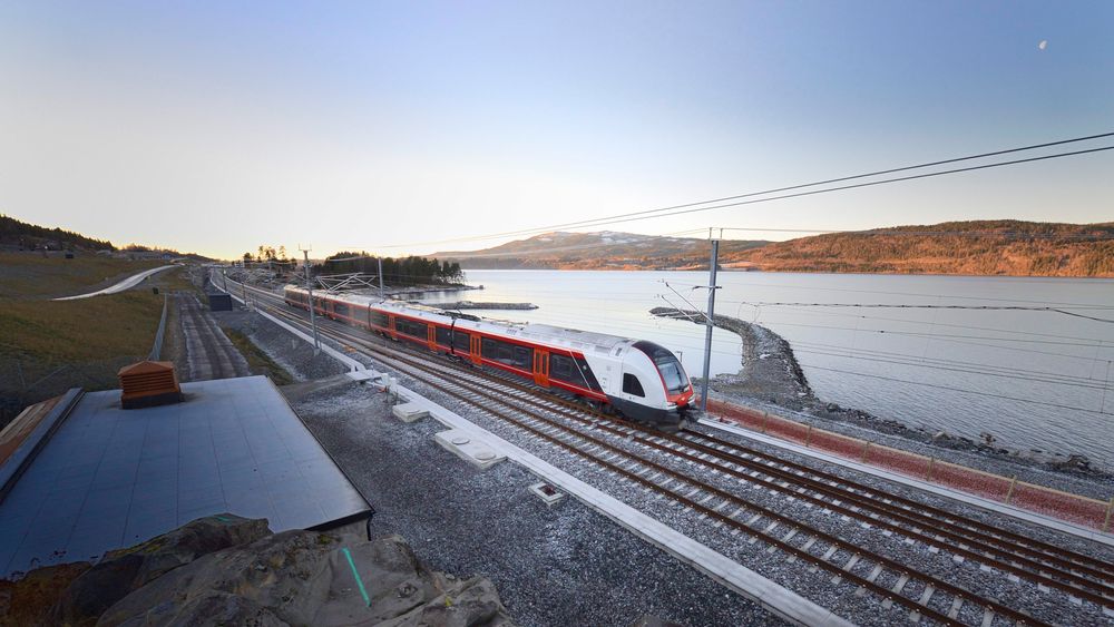 Det har vært store utfordringer med den nye jernbanestrekningen langs Mjøsa.