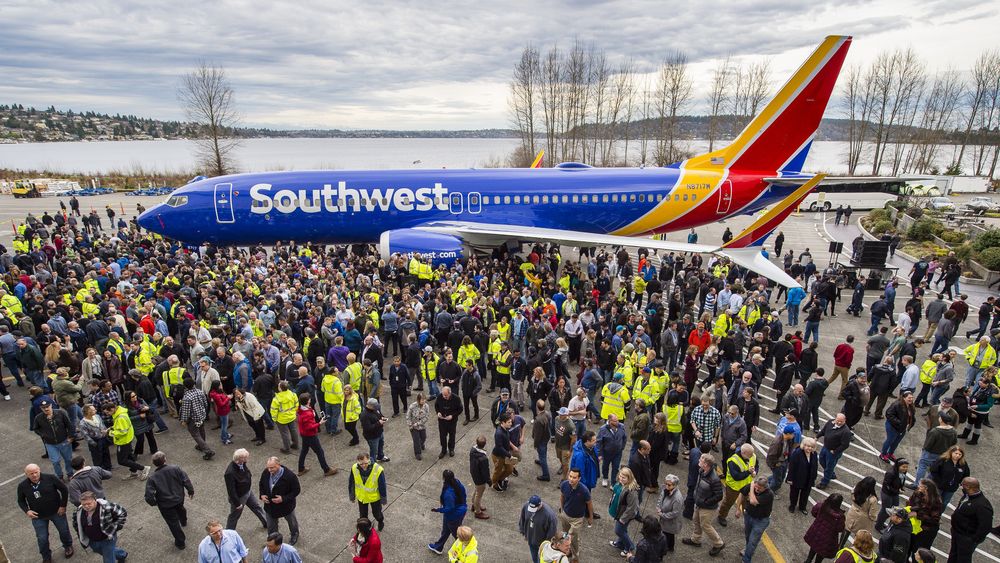 Southwest Airlines tok imot Boeing 737 nummer ti tusen tirsdag. Selskapet som kun flyr med 737  var lanseringskunde på både 737-300, 737–500 og 737–700.