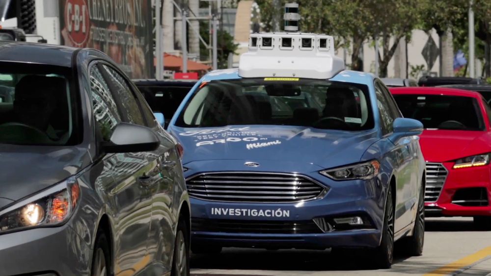 Uber innstiller testkjøring av selvkjørende biler i amerikanske byer. Flere selskaper tester ut tilsvarende teknologi, blant dem Ford.