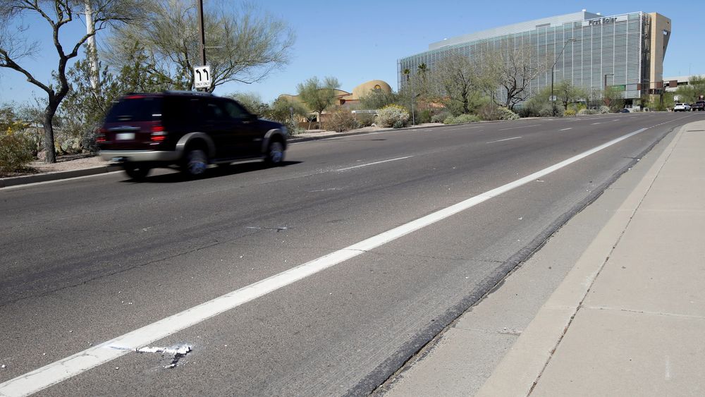 Her, i Tempe i Arizona, ble Elaine Herzberg påkjørt og drept av en selvkjørende bil søndag kveld amerikansk tid.