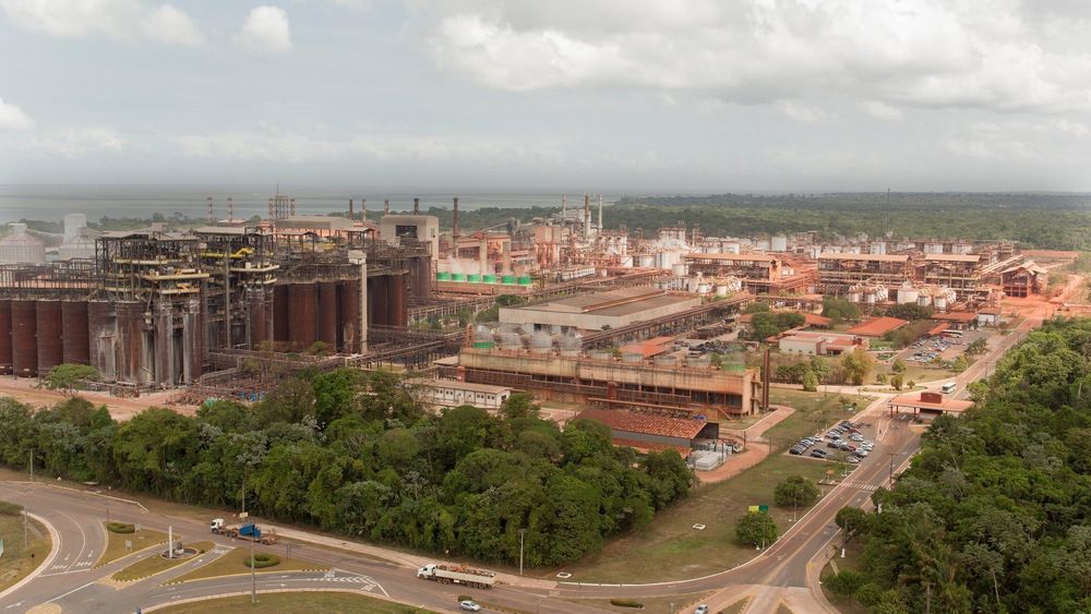 Hydros Alunorte-anlegg i Brasil der bauksitt er grunnlag for aluminaproduksjon.